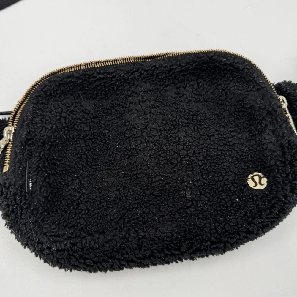 Lululemon Everywhere Fleece Belt Bag Black Sherpa Gold Hardware Adjustable Strap